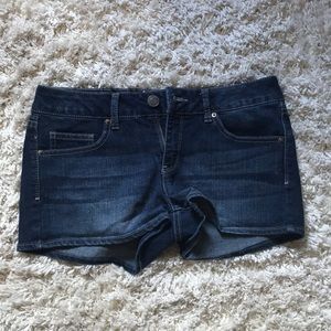 Mid-rise Jean shorts